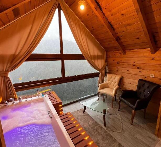 غرفة ديلوكس مطلّة علي البحر مزوَّدة بشُرفة, Peruma Otel Bungalov