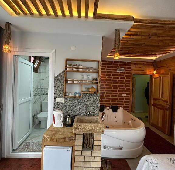 غرفة قياسية مطلّة علي الحديقة, Peruma Otel Bungalov