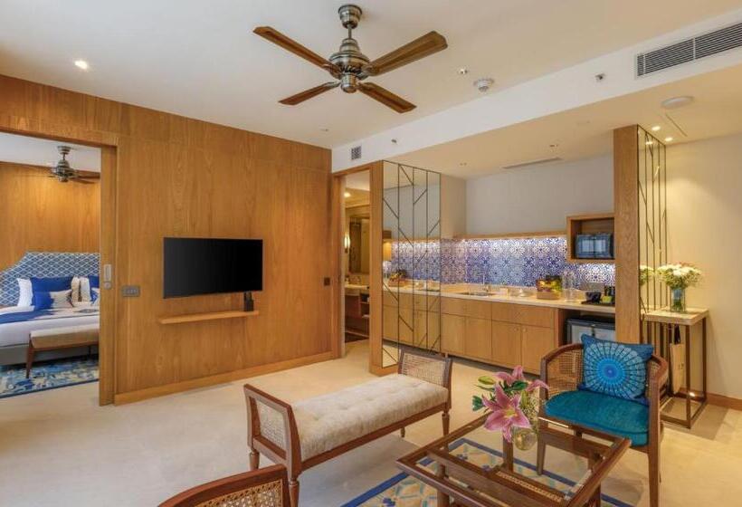 Люкс с Балконом, The Astor   All Suites Hotel Candolim Goa
