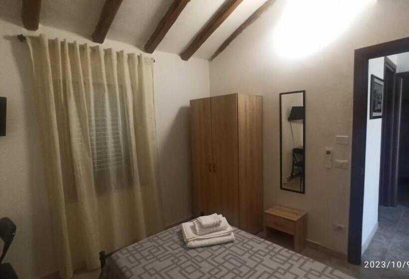 اتاق استاندارد یک نفره, Villa Viola B & B