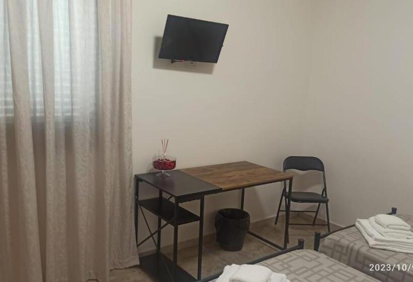 اتاق استاندارد با سرویس بهداشتی مشترک, Villa Viola B & B