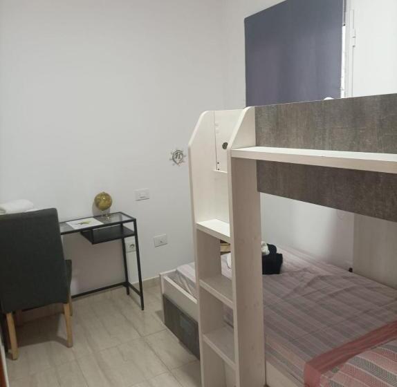 标准间, Cama House