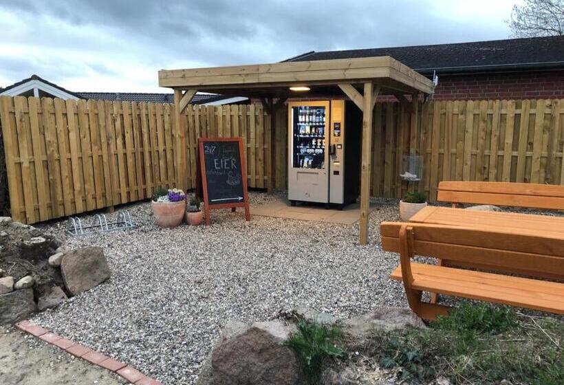 Номер Стандарт Вид на Сад, Das Abendrote Haus