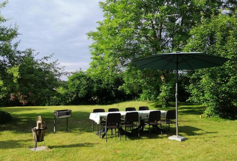 标准房带园景, Das Abendrote Haus