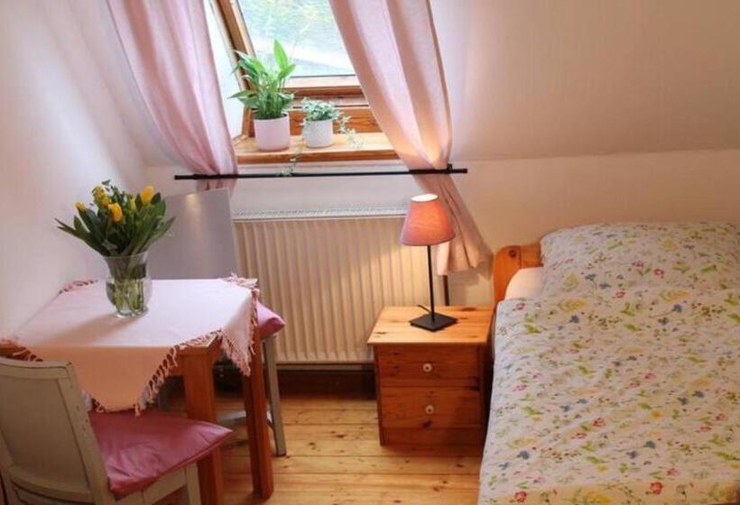 带共用浴室的标准房间, Das Abendrote Haus