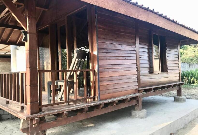 Номер Стандарт с Террасой, Muni S Lombok Bungalow
