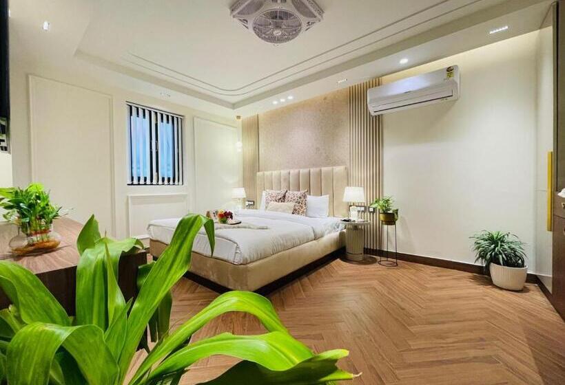 اتاق لوکس, Premium Suites In Malviya Nagar