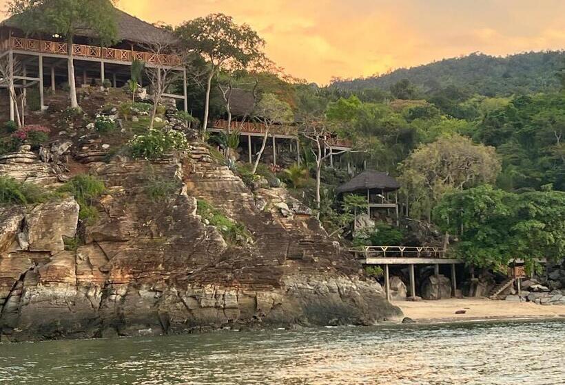 اتاق لوکس, Diana Lodge