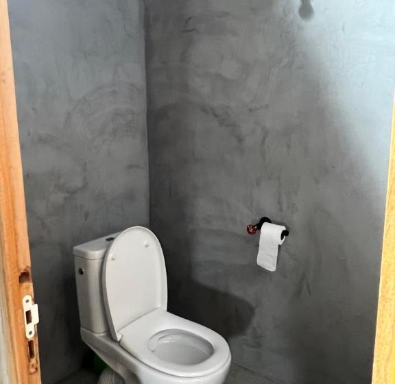 اتاق لوکس با چشم‌انداز دریا, Diana Lodge