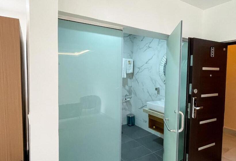 سوییت لوکس, The Address