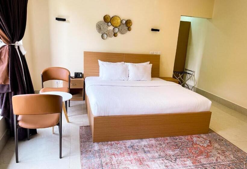 سوییت لوکس, The Address