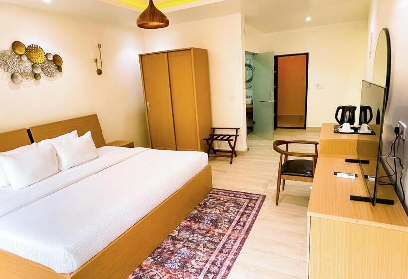 سوییت لوکس, The Address