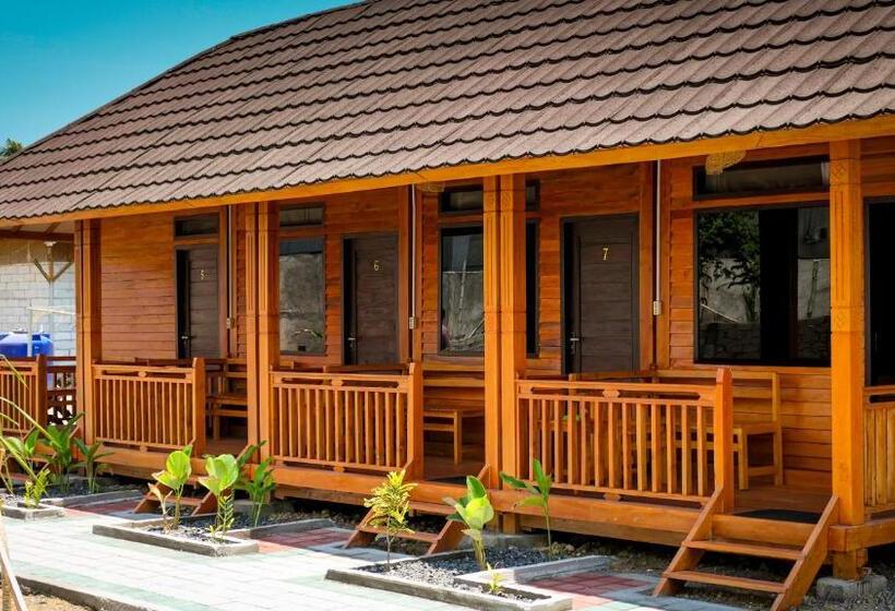 Кровать в Общей Комнате, Mandalika Queen Hostel