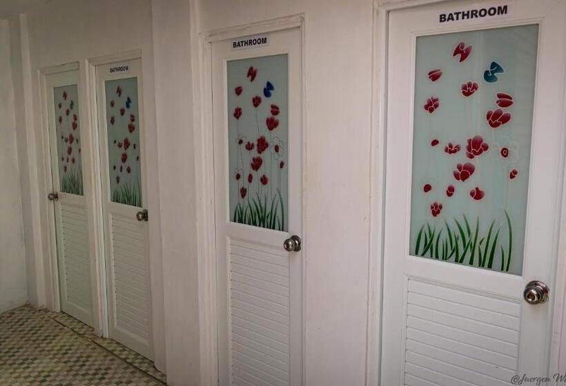 سرير فى غرفة مشتركه, Mandalika Queen Hostel