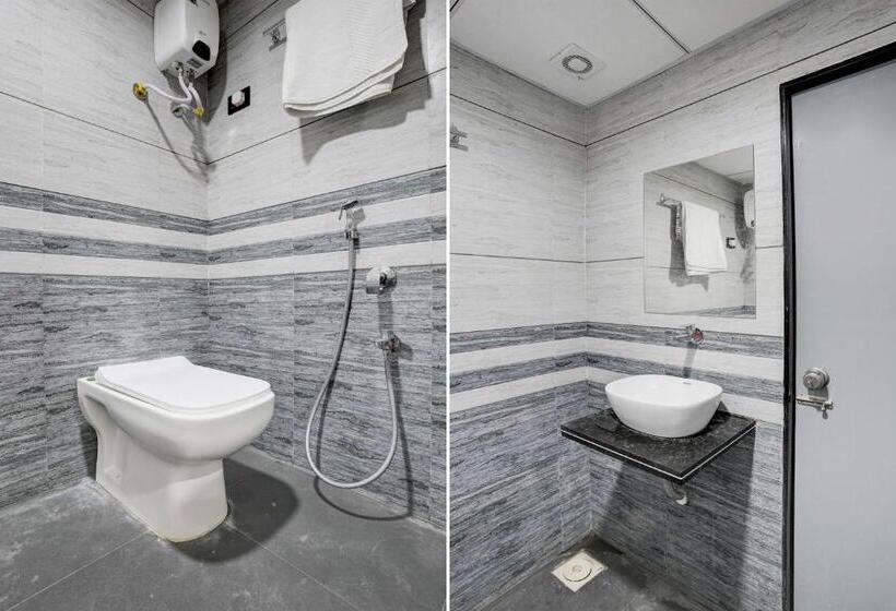 Номер Стандарт, Oyo Flagship Hotel Lavish