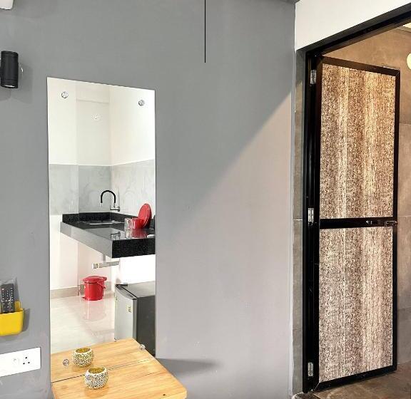 اتاق استاندارد با تخت بزرگ, Kiara Studio Apartment Assagao   Goaround Homes