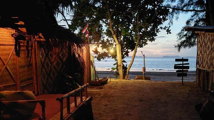 غرفة قياسية, Little Beach Garden