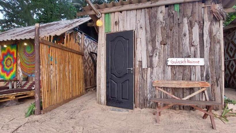 غرفة ديلوكس مطلّة علي البحر مزوَّدة بشُرفة, Little Beach Garden