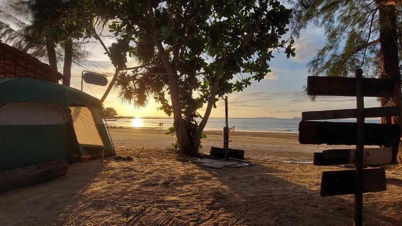 كوخ قياسي, Little Beach Garden