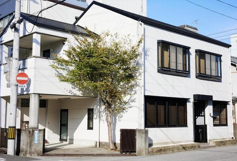 带2个卧室的别墅, Stay Uwu 001 Gallery House 一棟貸切 まちのギャラリー