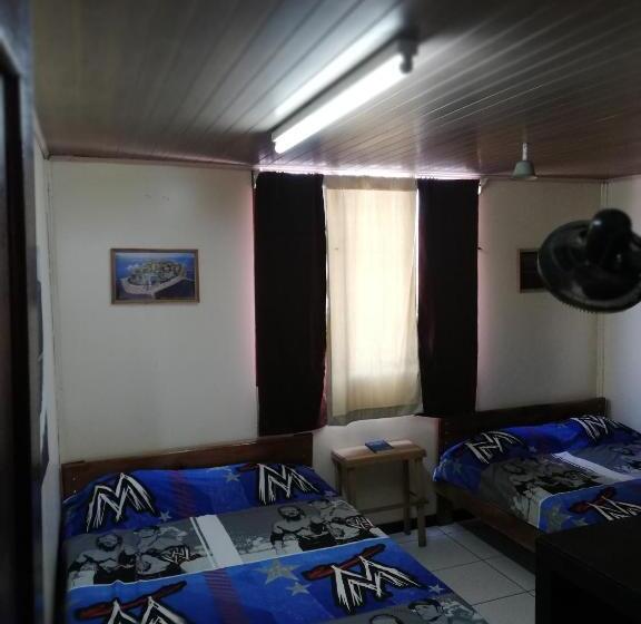 اتاق استاندارد چهار تخته, Allan Veintiocho Puntarenas