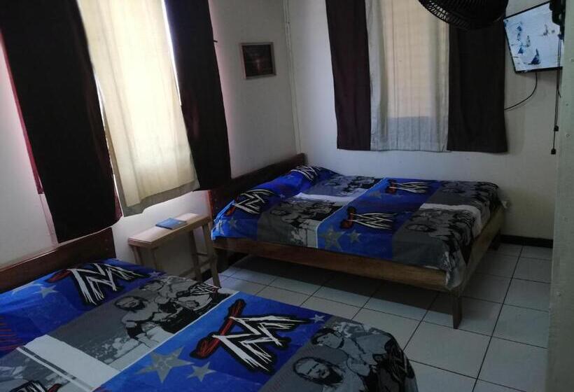 اتاق استاندارد چهار تخته, Allan Veintiocho Puntarenas