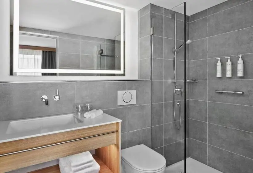 キングサイズベッドのスタンダードルーム, Courtyard By Marriott Biel Bienne