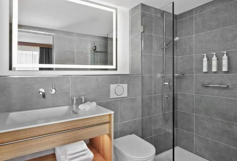 キングサイズベッドのスタンダードルーム, Courtyard By Marriott Biel Bienne