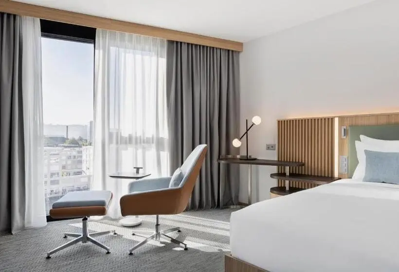キングサイズベッドのスタンダードルーム, Courtyard By Marriott Biel Bienne