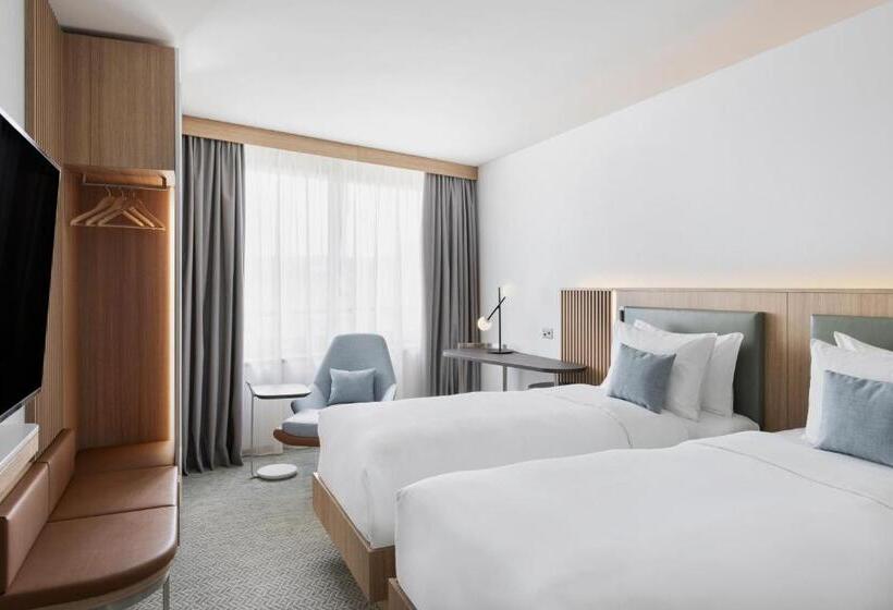 Номер Премиум Вид на Город, Courtyard By Marriott Biel Bienne