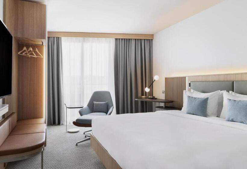 חדר דלוקס,מיטת קינג עם נוף לעיר, Courtyard By Marriott Biel Bienne