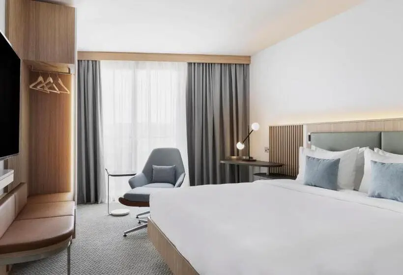 キングサイズベッド、シティビューデラックスルーム, Courtyard By Marriott Biel Bienne