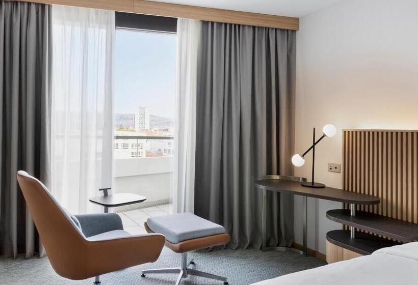 Номер Deluxe Кровать Кинг Вид на Город, Courtyard By Marriott Biel Bienne