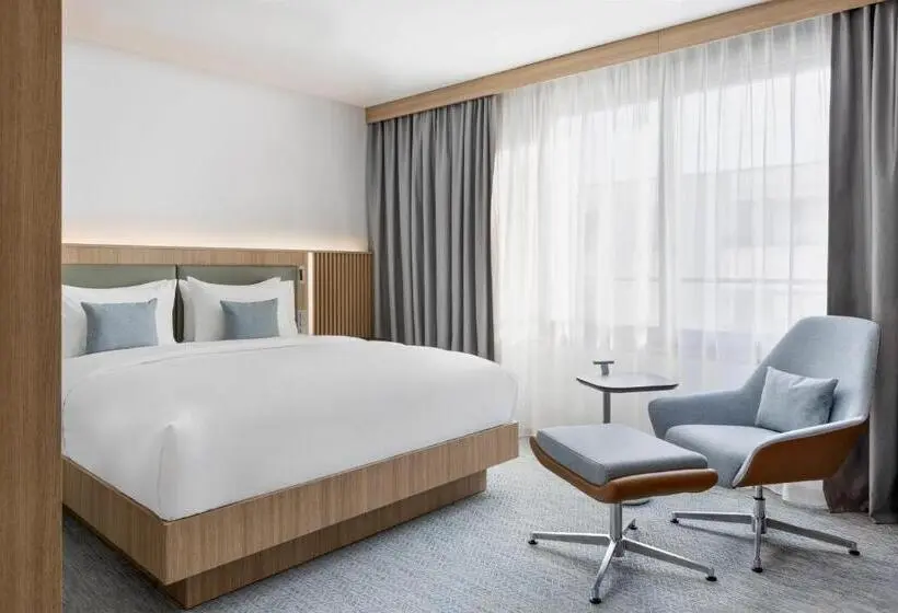 キングサイズベッド、シティビューデラックスルーム, Courtyard By Marriott Biel Bienne