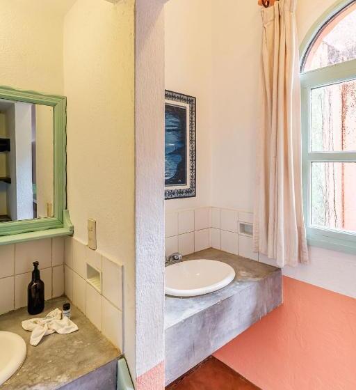 غرفه قياسيه سريرين مزدوجين, Flor De Maria