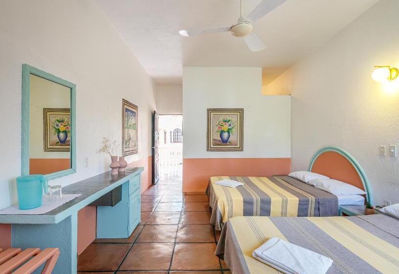 غرفه قياسيه سريرين مزدوجين, Flor De Maria