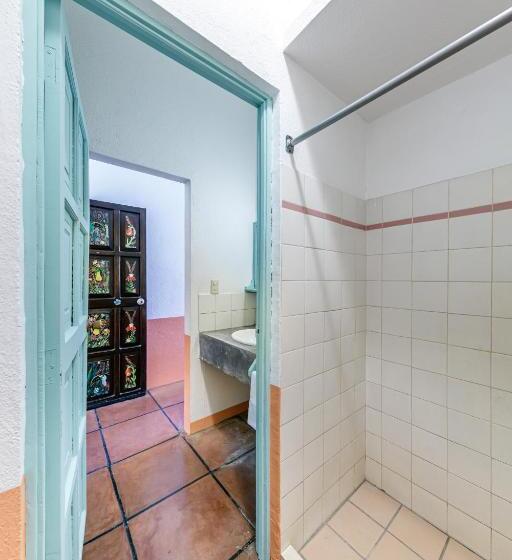 غرفه قياسيه سريرين مزدوجين, Flor De Maria