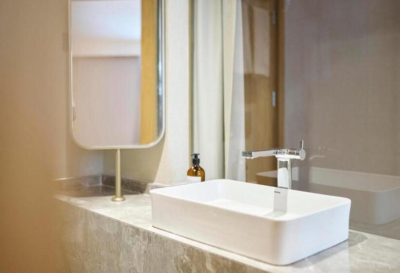 חדר אקונומי, La Maja