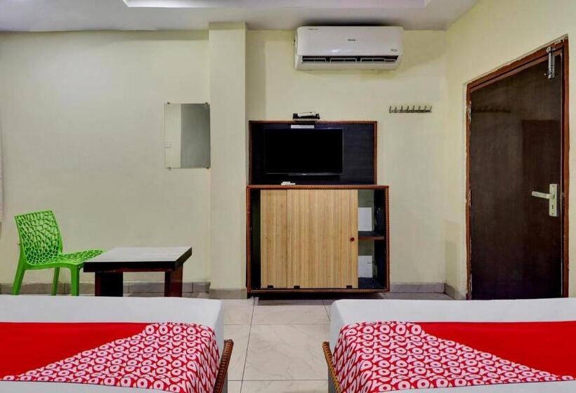 חדר קלאסי לשלושה, Oyo Flagship At Home Grand