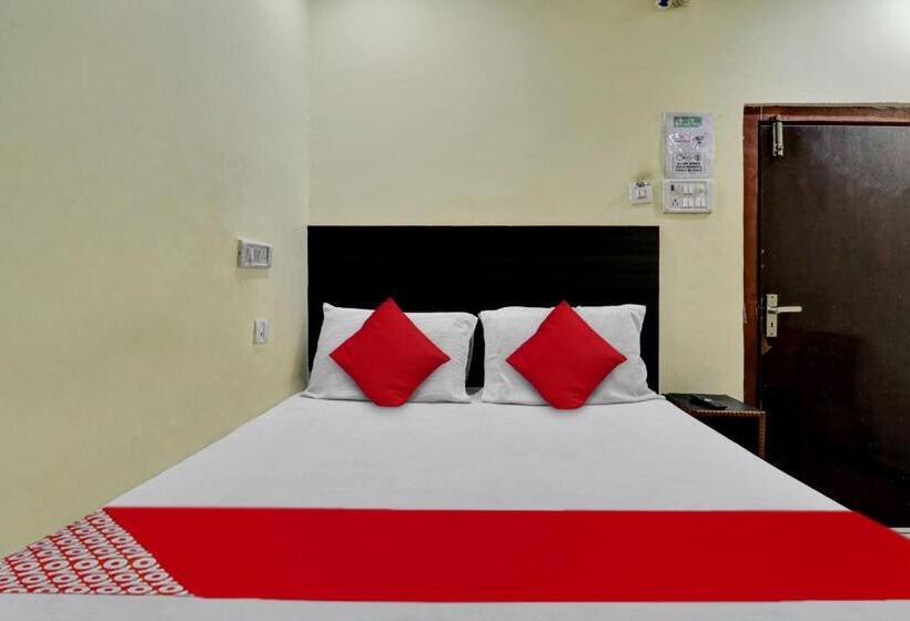 חדר קלאסי לשלושה, Oyo Flagship At Home Grand