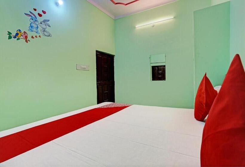 חדר קלאסי לשלושה, Oyo Flagship Ava Palace