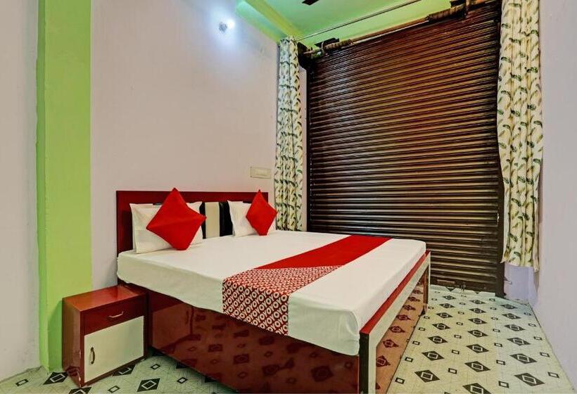 חדר קלאסי לשלושה, Oyo Flagship Ava Palace