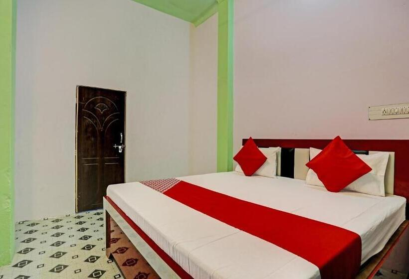 חדר קלאסי לשלושה, Oyo Flagship Ava Palace