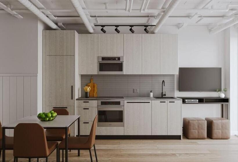 スイート, Steveston Waterfront