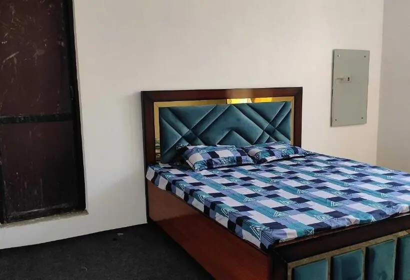 Classic Kolmen Hengen Huone, Oyo Hotel New Diamond