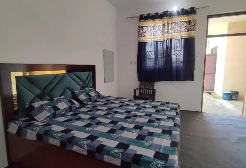 Classic Kolmen Hengen Huone, Oyo Hotel New Diamond