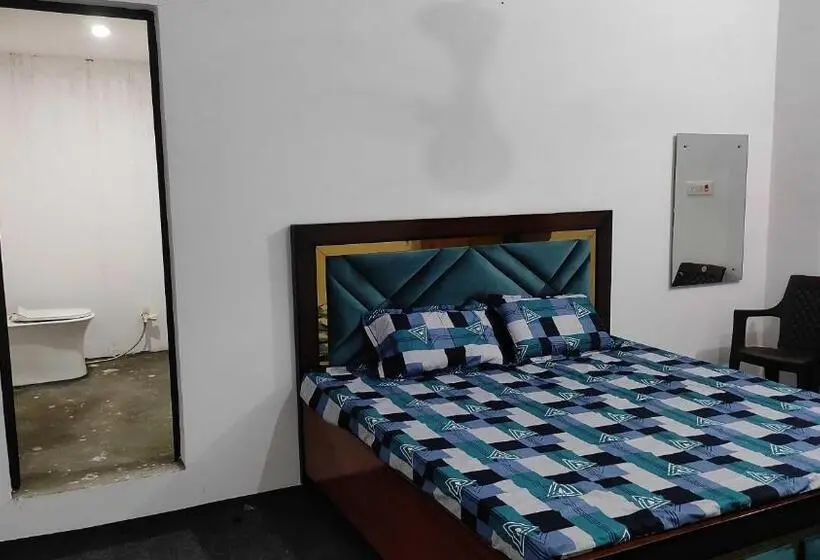 Classic Kolmen Hengen Huone, Oyo Hotel New Diamond