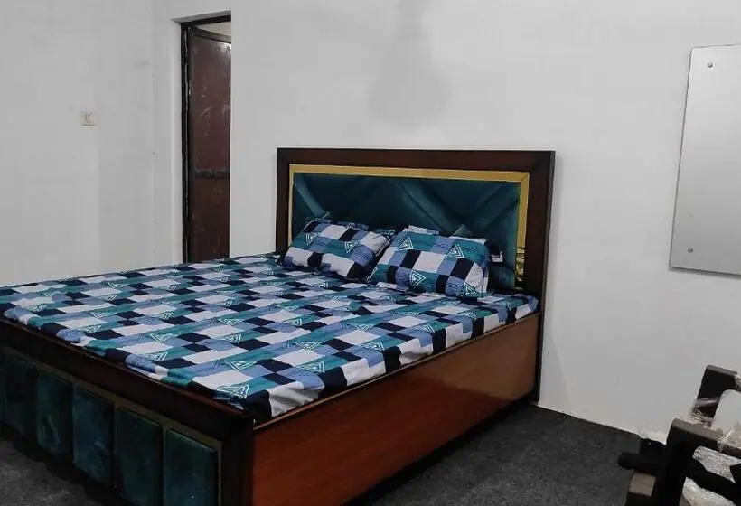 Classic Kolmen Hengen Huone, Oyo Hotel New Diamond