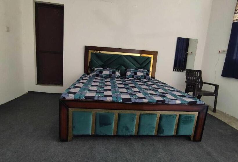 Трехместный Номер Классика, Oyo Hotel New Diamond