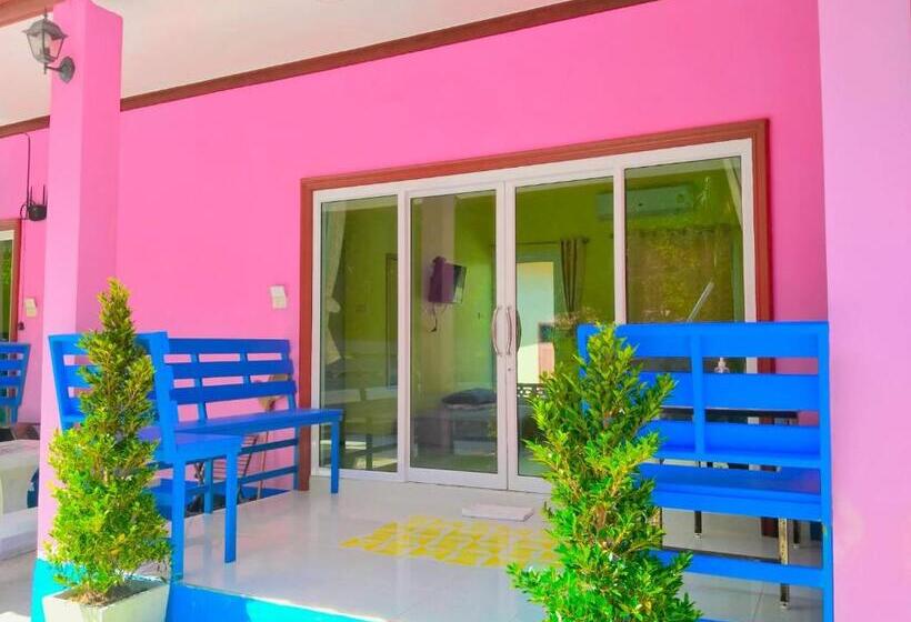 Family Room Sea View, บ้านตึกเกสเฮ้าส์แอนด์โฮมสเตย์ขนอม